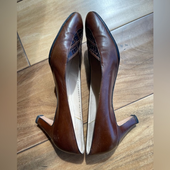 Vintage Ferragamo brown leather heels - Picture 2 of 6